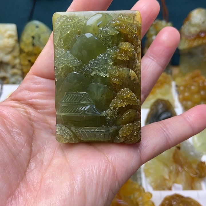 蛇纹石玉未镶嵌颈饰