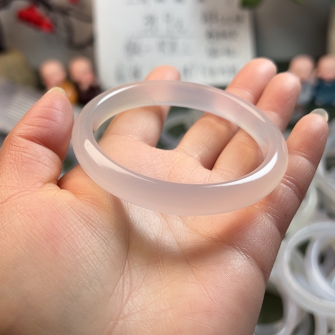 劉***憨玛瑙/玉髓未镶嵌手镯