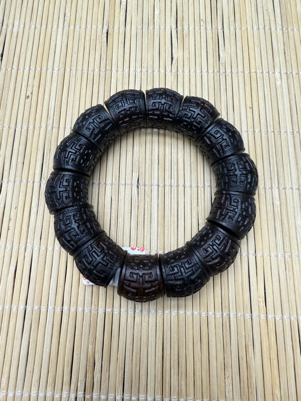 097沉木雕刻手串