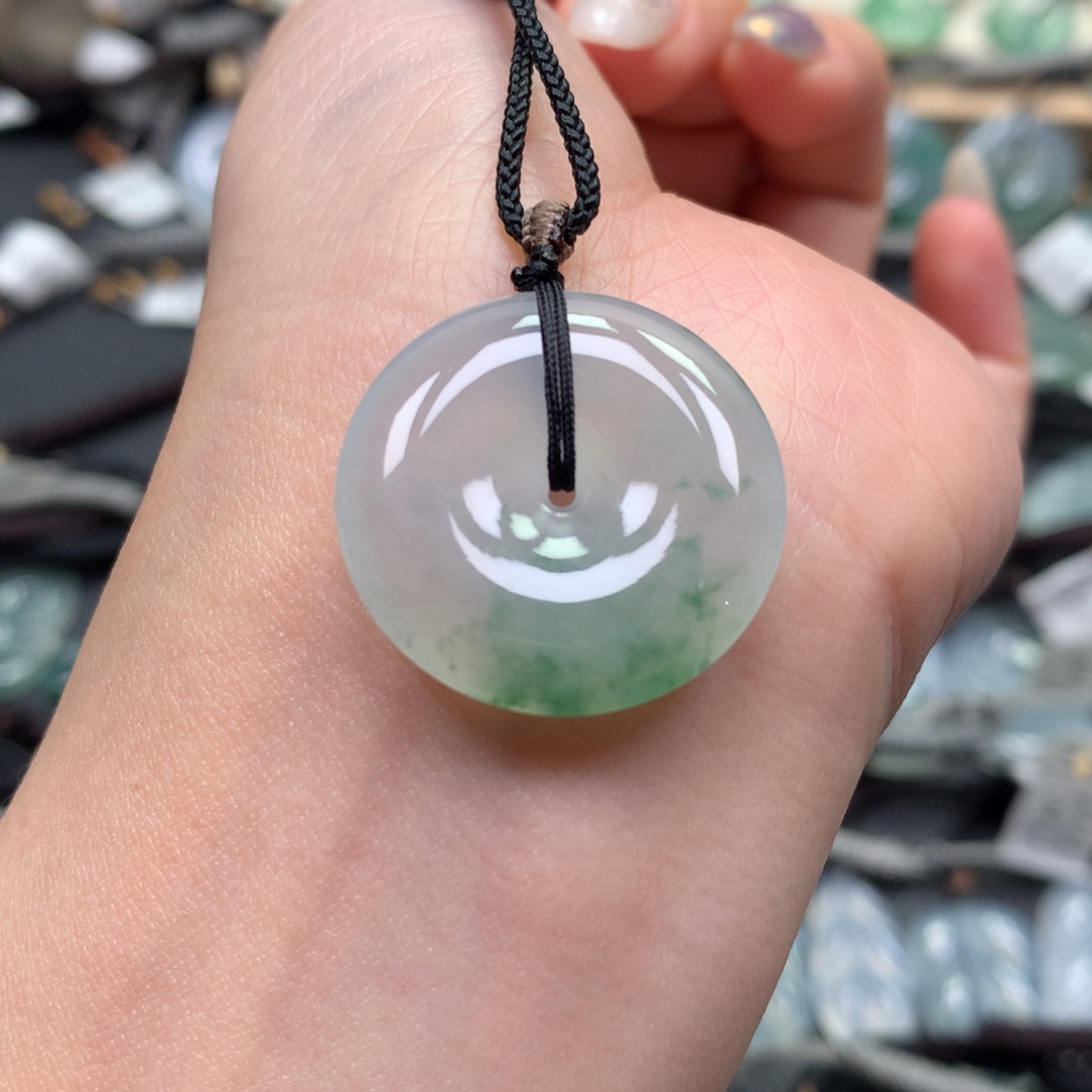 翡翠颈饰未镶嵌扣子