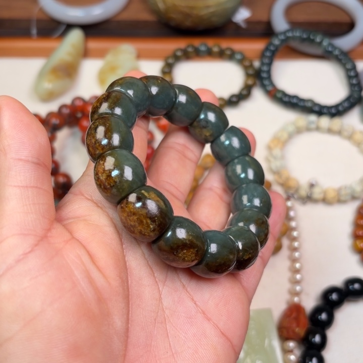 王***宝岫岩河磨玉（透闪石质玉）未镶嵌手链