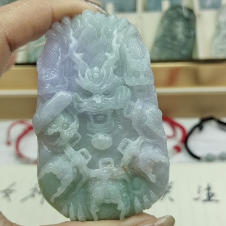 翡翠颈饰未镶嵌天然翡翠和九龙护主。