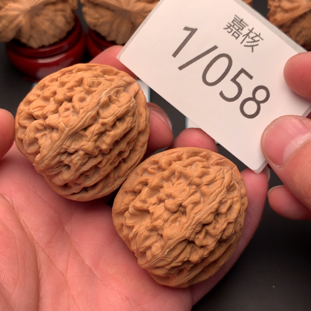 文玩核桃把件远*远红锦鲤42