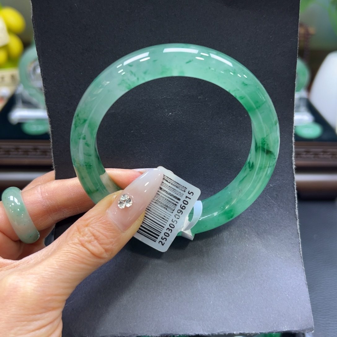 石英质玉（非洲翠）未镶嵌手镯60-61