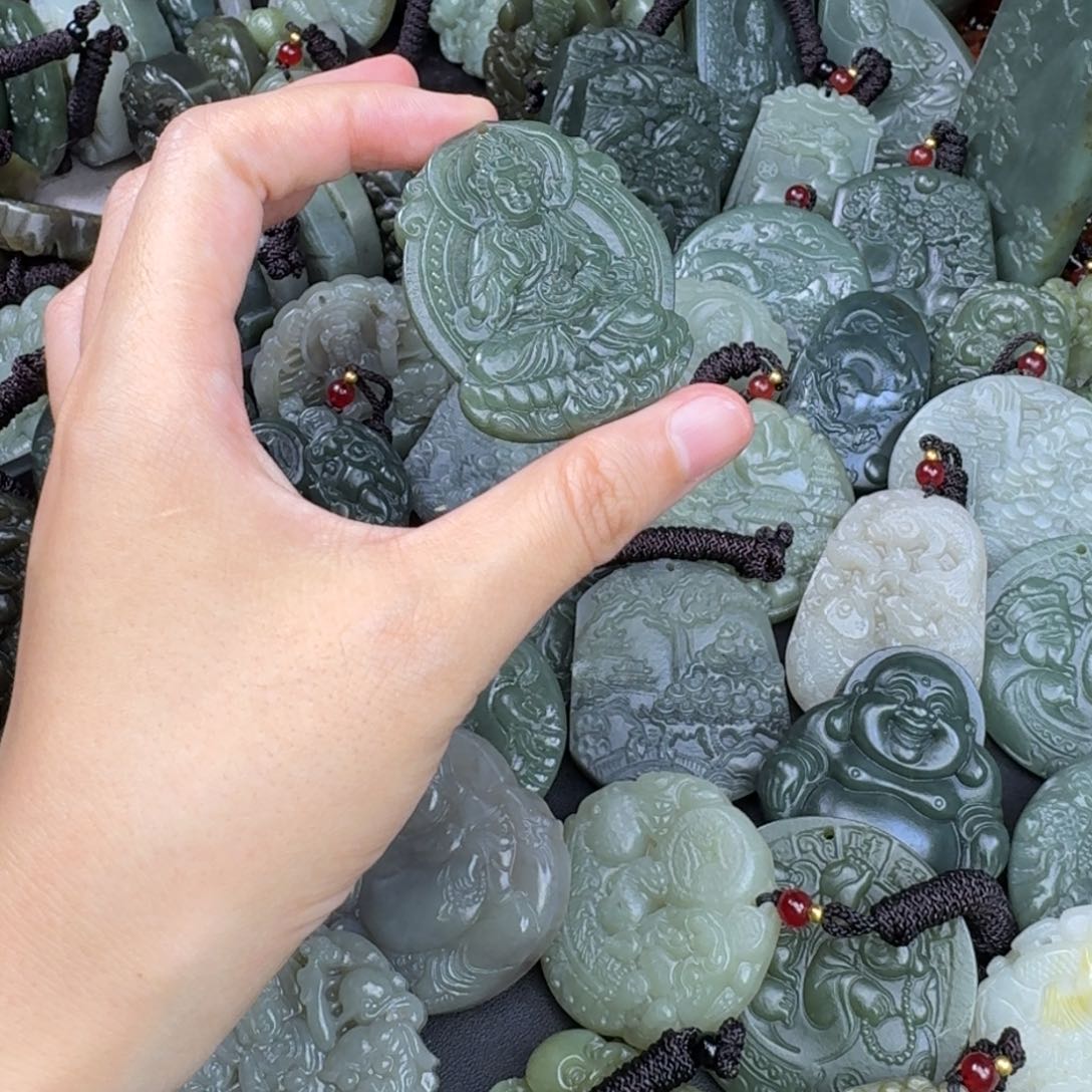 和田玉未镶嵌颈饰