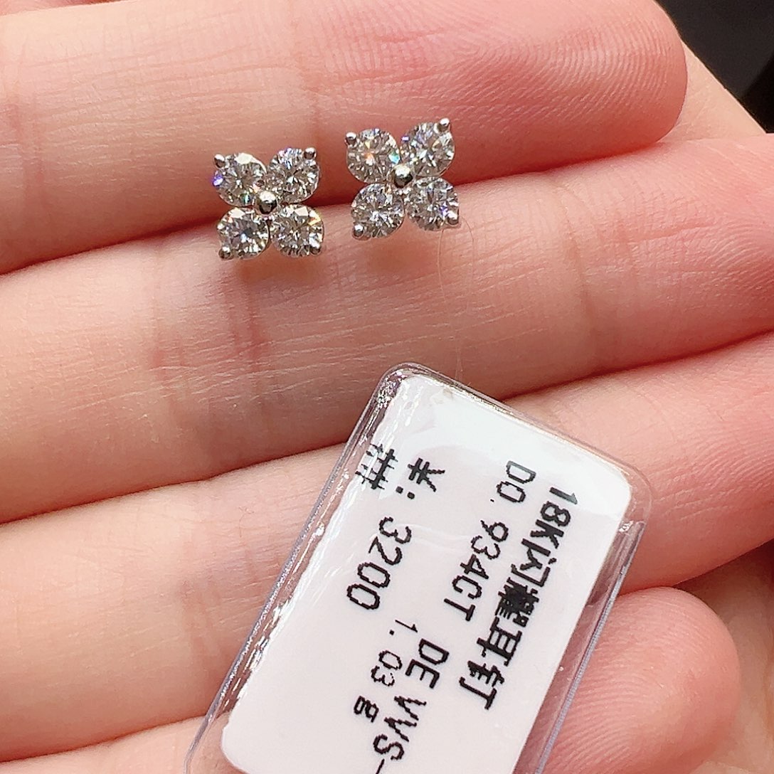 实验室培育钻石18K金镶嵌套链单颗12分，一对闪耀四叶草耳钉k白