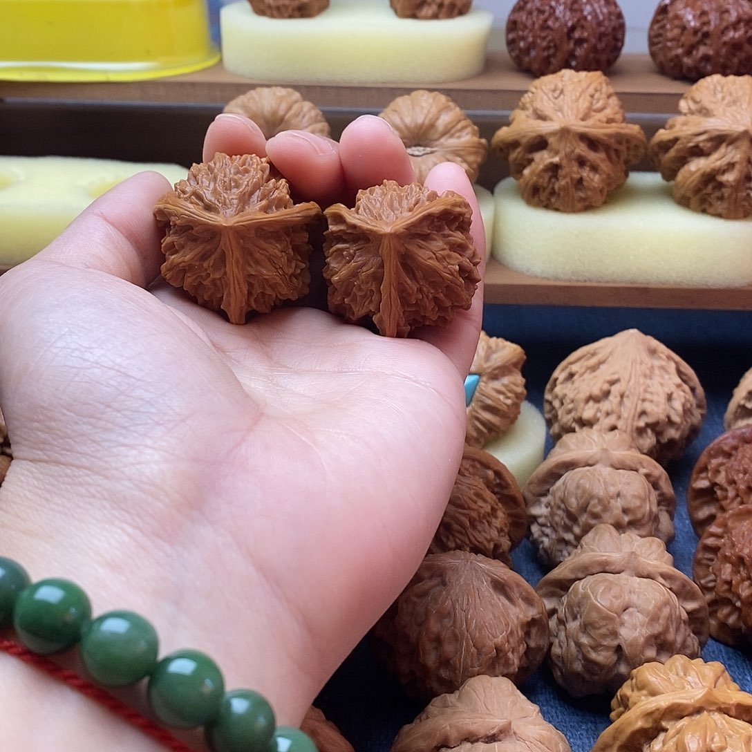 文玩核桃把件盘山三棱正奔