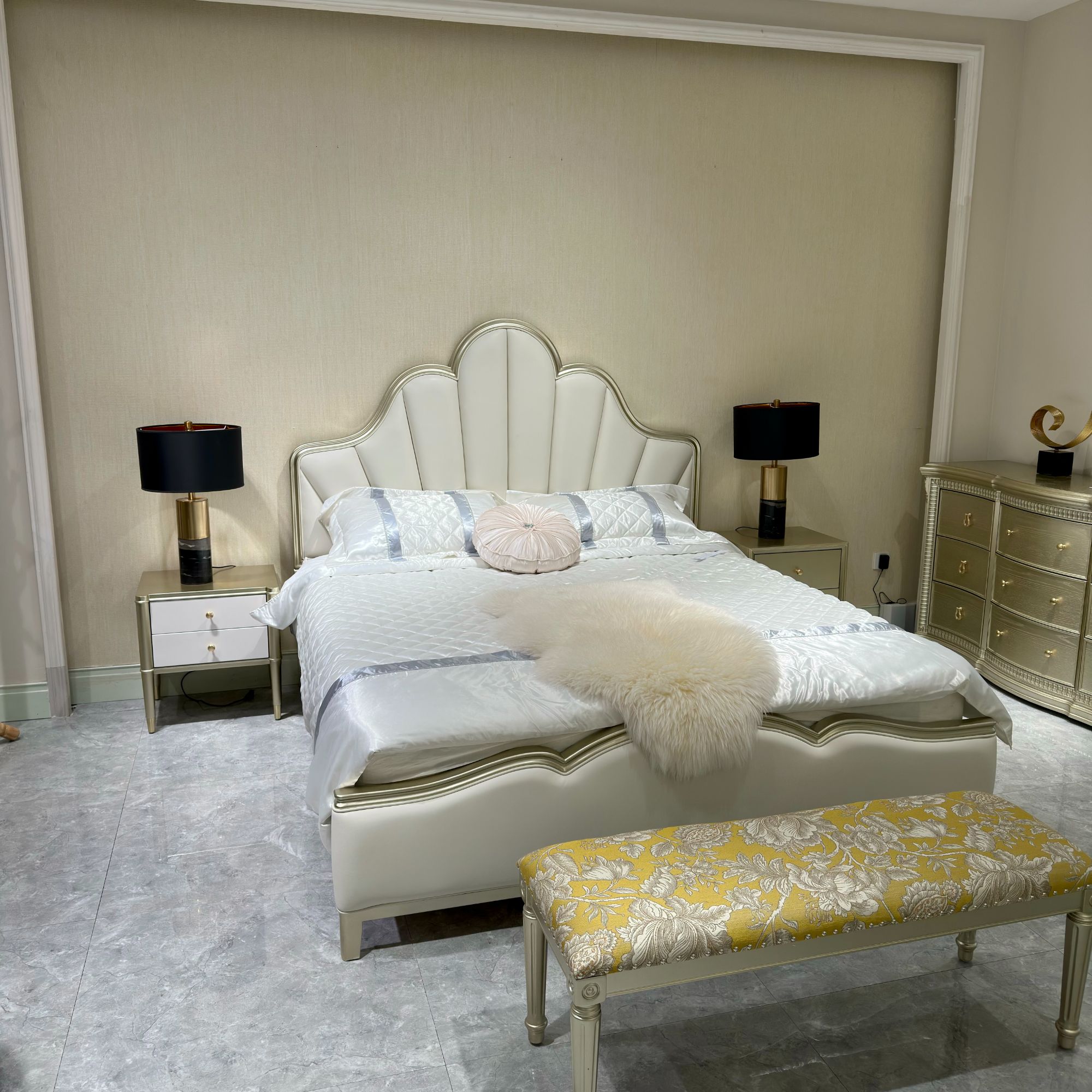 美式轻奢实木双人床1.8米主卧婚床经典时尚花瓣床