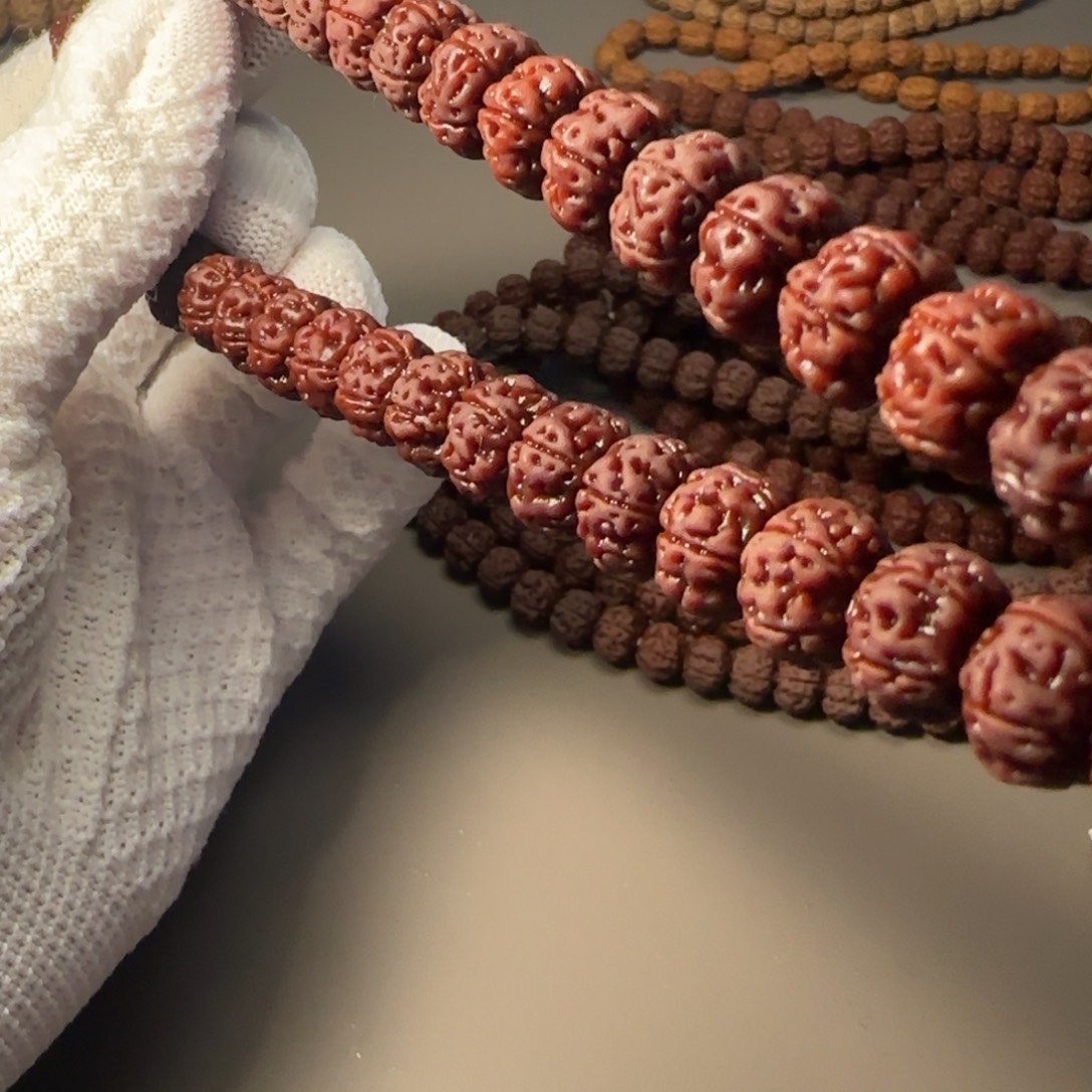 ****紅金刚菩提吊坠顶级勿里达老树王手持