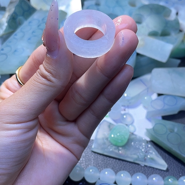 定制翡翠未镶嵌小**儿