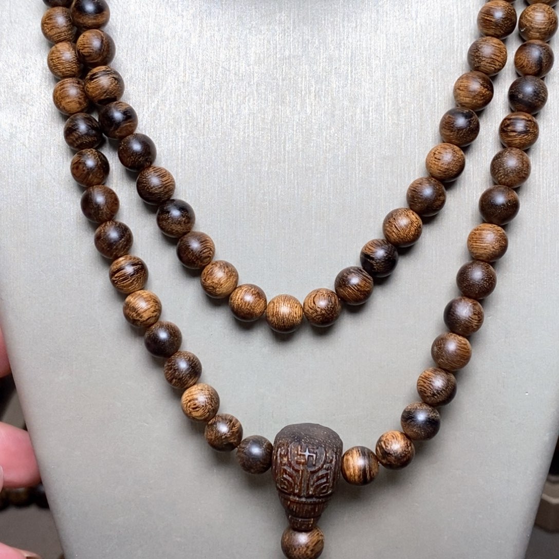 沉香手串富森红土瘤疤06×108➕三通沉香木雕