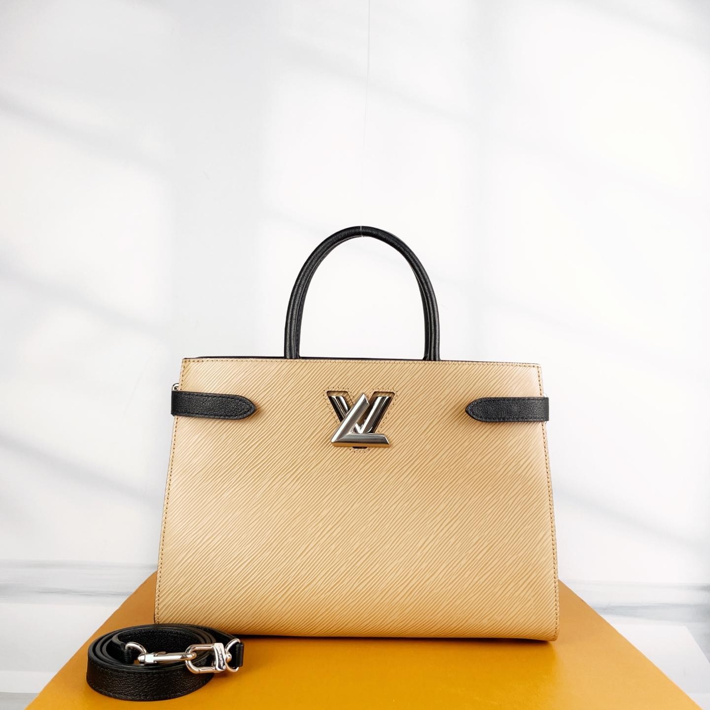 99新 LouisVuitton/路易威登 vv/单肩包/C9204584658