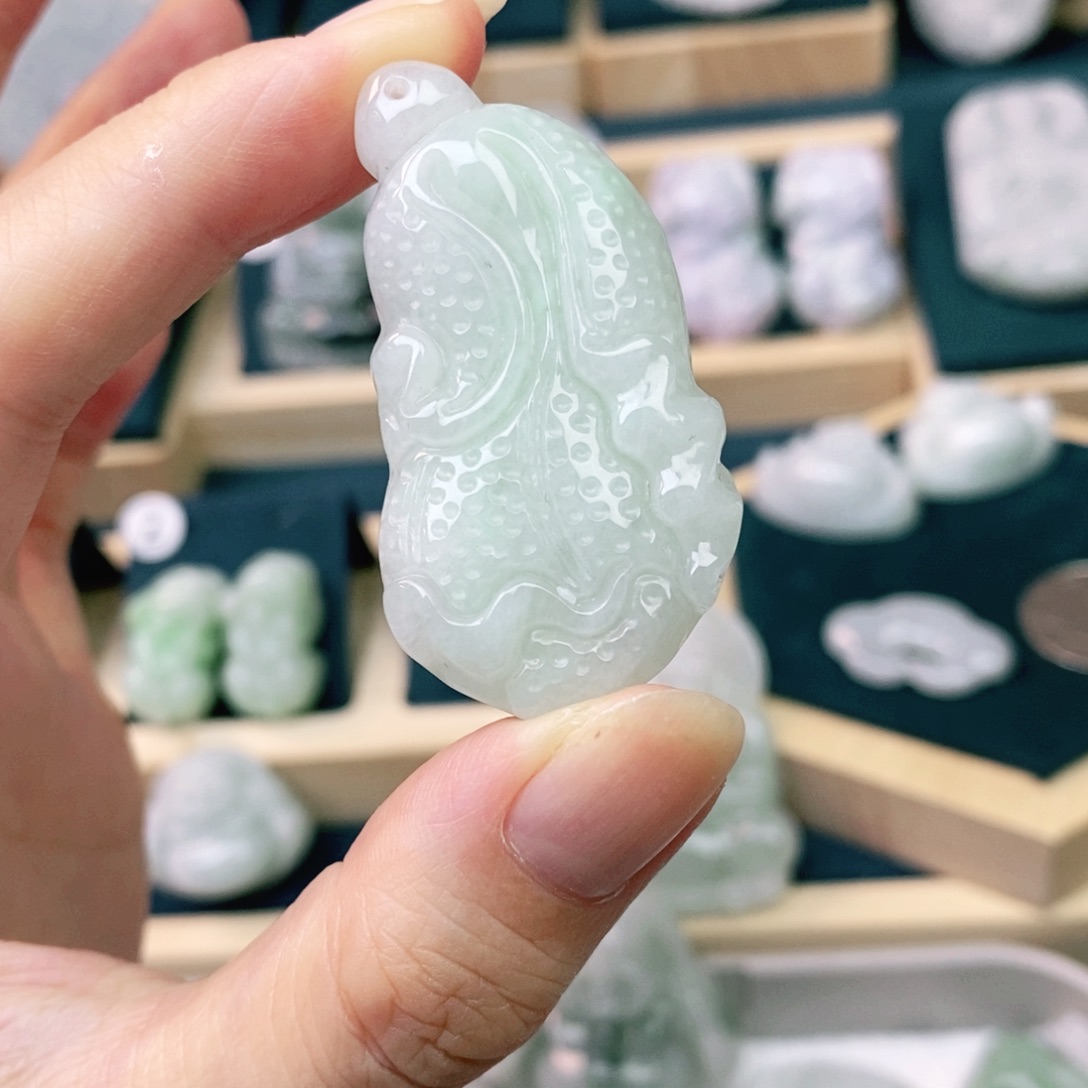 颈饰未镶嵌翡翠白菜
