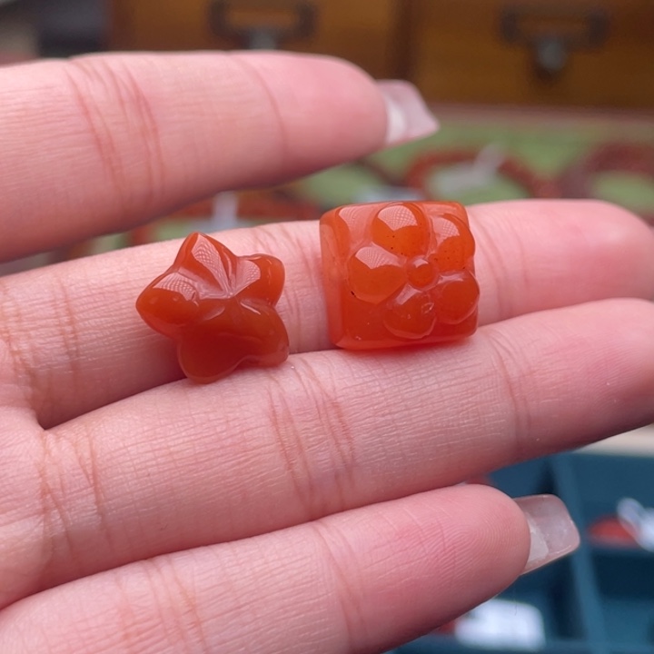 南红玛瑙配饰未镶嵌