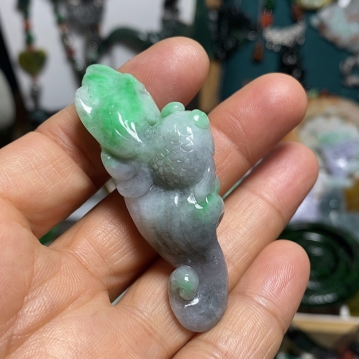 翡翠未镶嵌吊坠(赠链)
