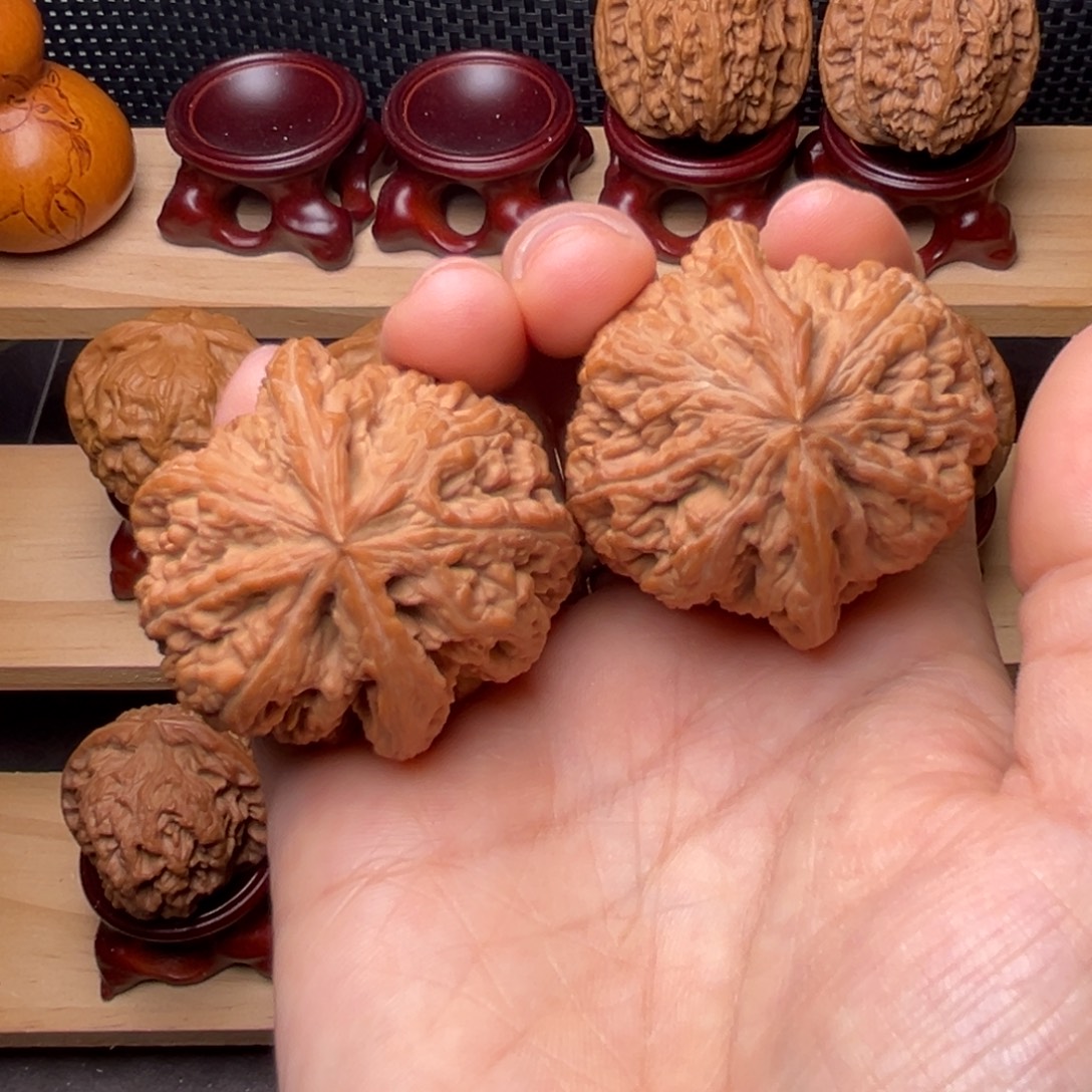 文玩核桃吊坠粗筋