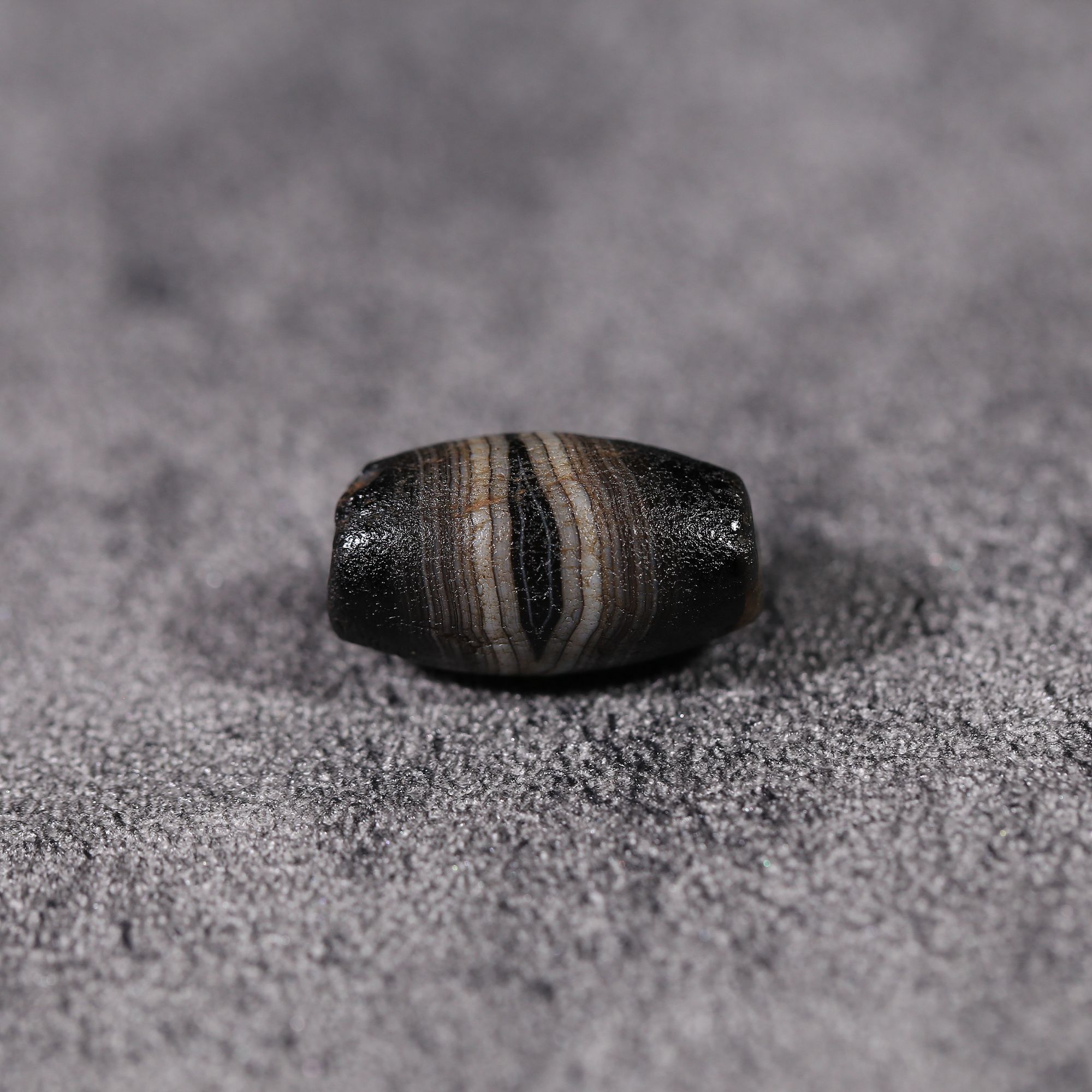 藏系精品眼纹缠丝玛瑙带眼满沁颈饰民族风百搭轻奢时尚男女可佩戴