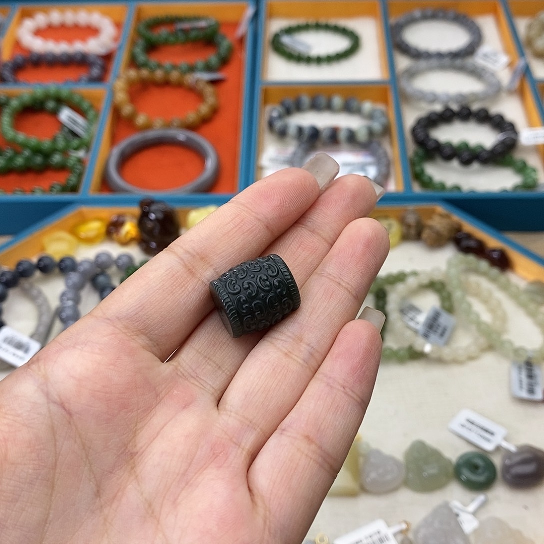 和田玉未镶嵌颈饰w3青玉路路通