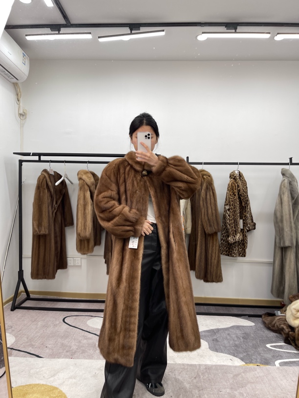 MM121(2XL)蜜棕色中古进口水貂毛外套，溜肩胸围114衣长116袖长76