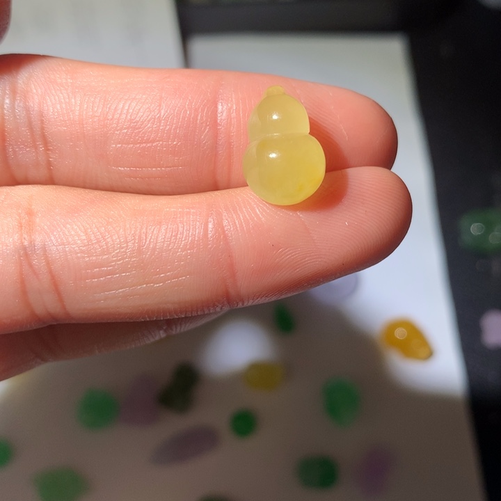 清***舞翡翠未镶嵌颈饰挂件