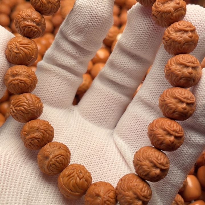 猴头核桃吊坠于*卫斗战胜佛