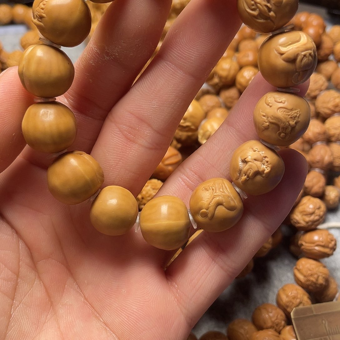 猴头核桃雕刻无相佛