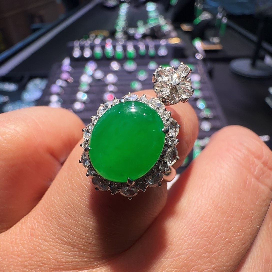 翡翠18K金镶嵌戒指