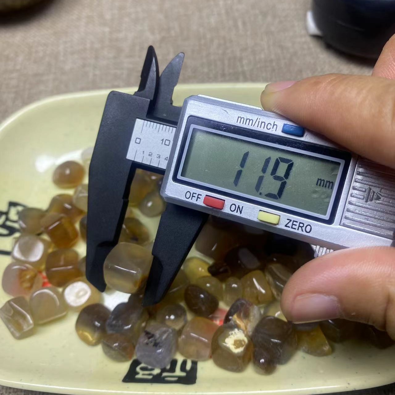 天然未打孔玛瑙碎石一袋255克可用于鱼缸造景石头