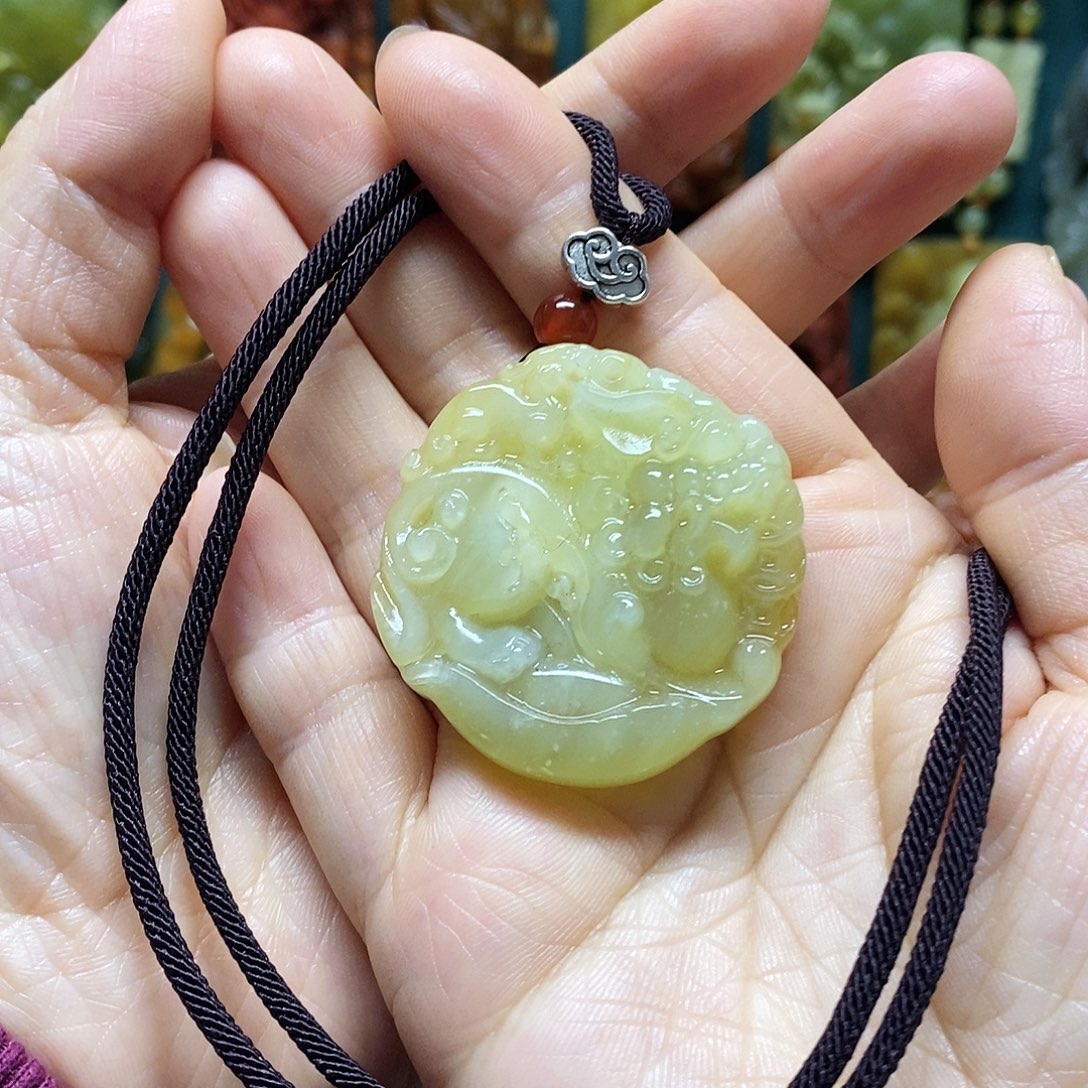 岫玉未镶嵌吊坠(赠链)