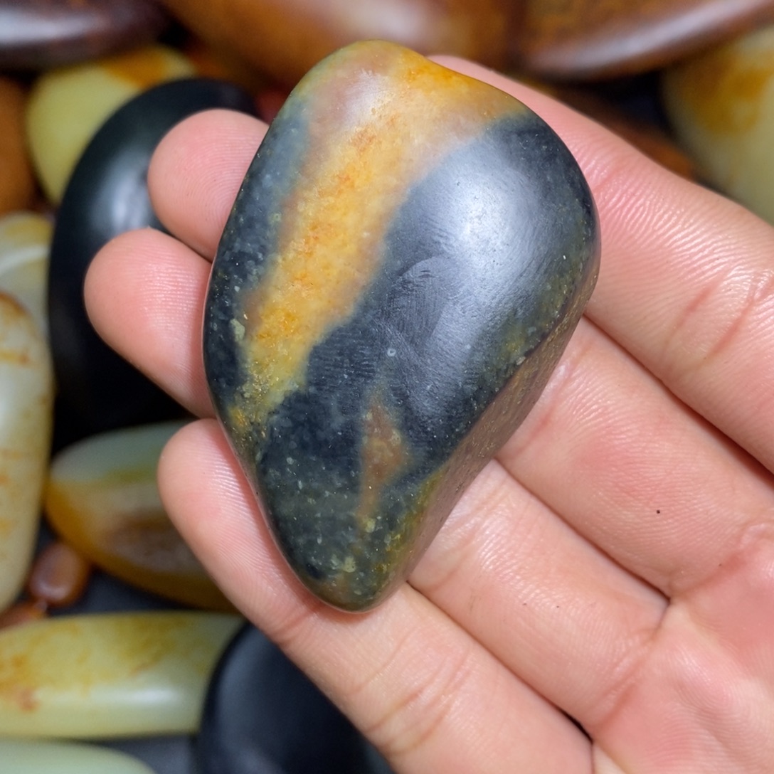 和田玉未镶嵌珠宝奇石