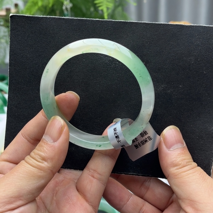 石英质玉未镶嵌手镯