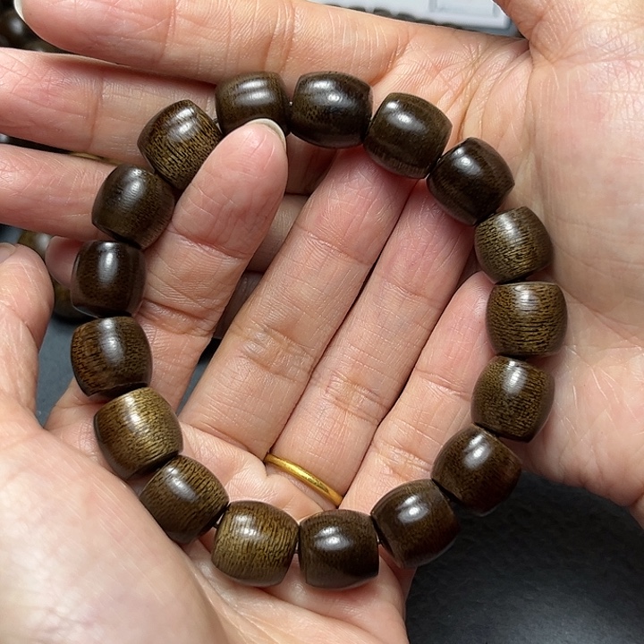 沉香手串白棋玉化