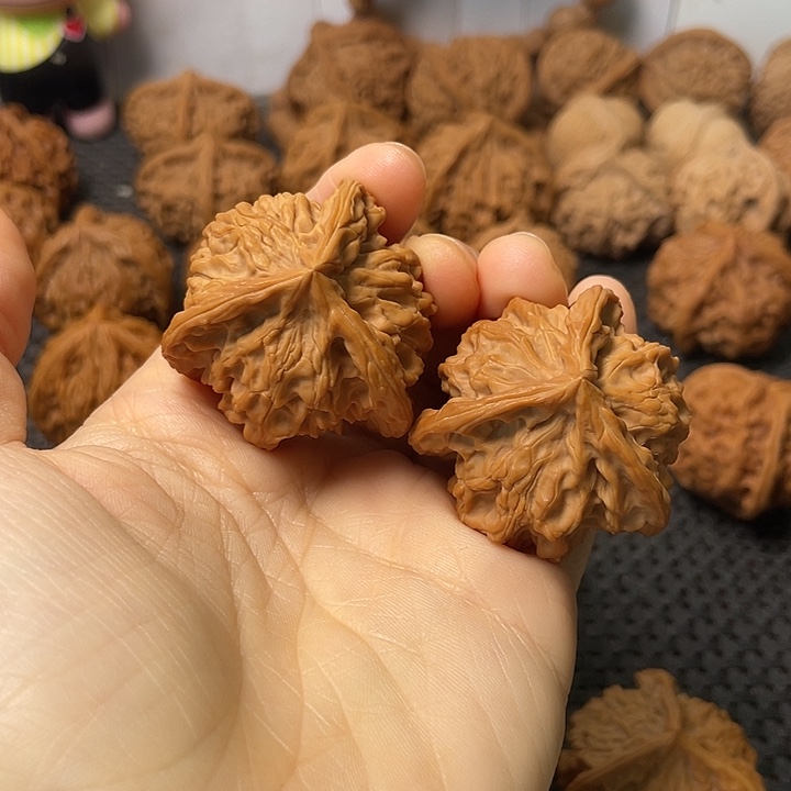 楞***人把件文玩核桃40盘山