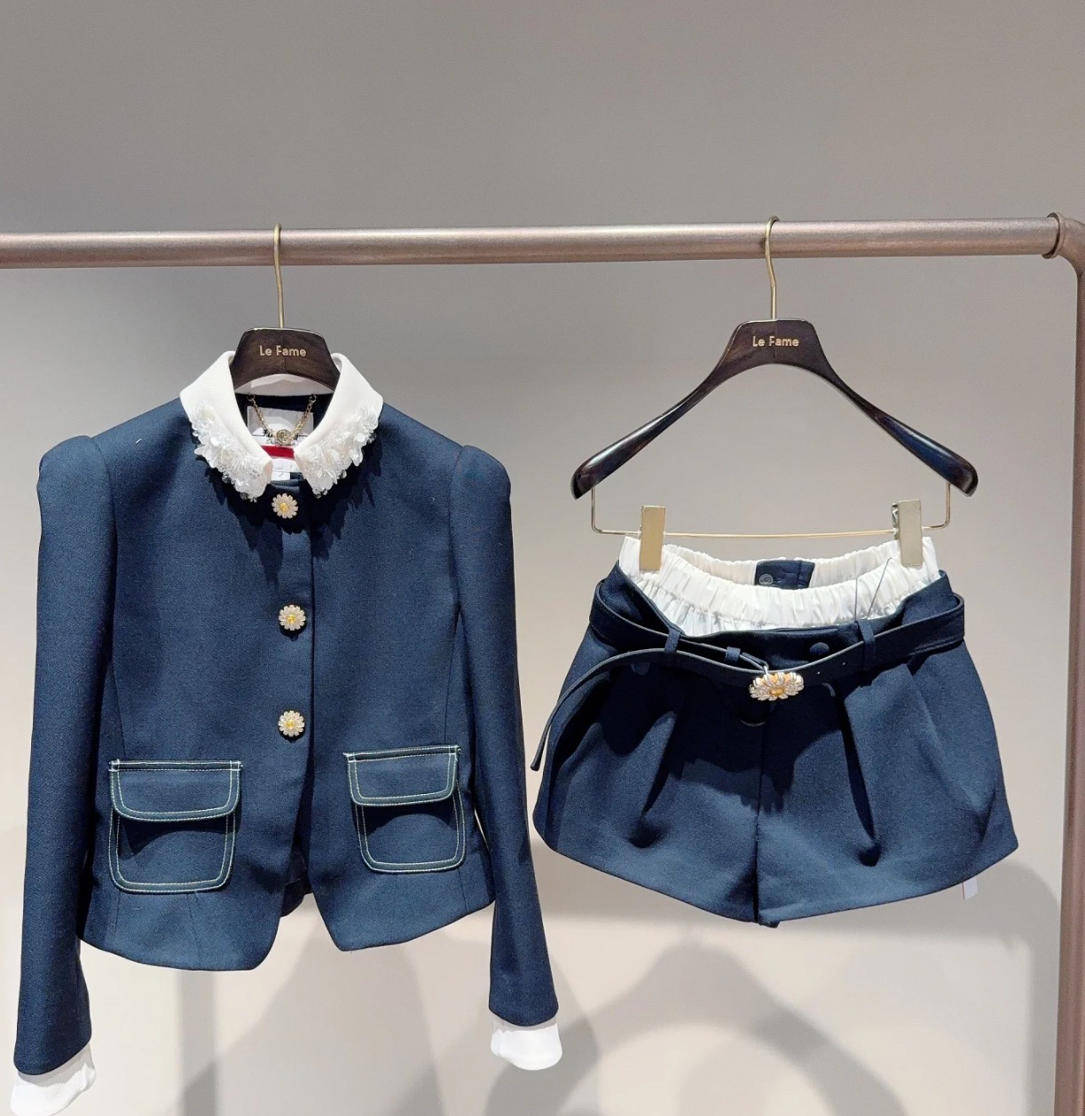 （不退换，勿拍）Eleven买手店重工收腰上衣➕半裙