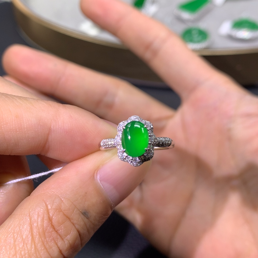 翡翠戒指18K金镶嵌翡翠