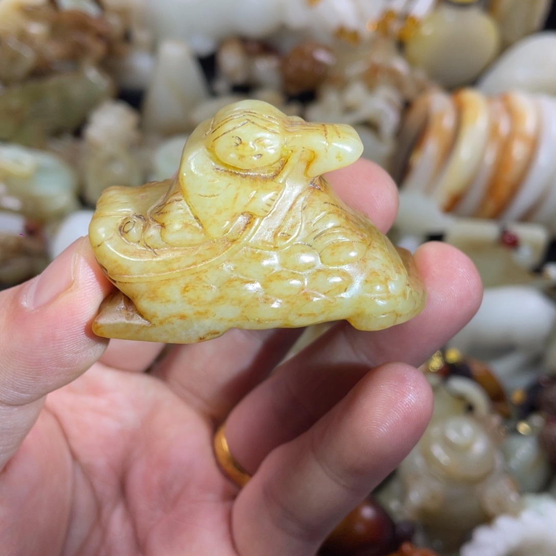 和田玉未镶嵌把件