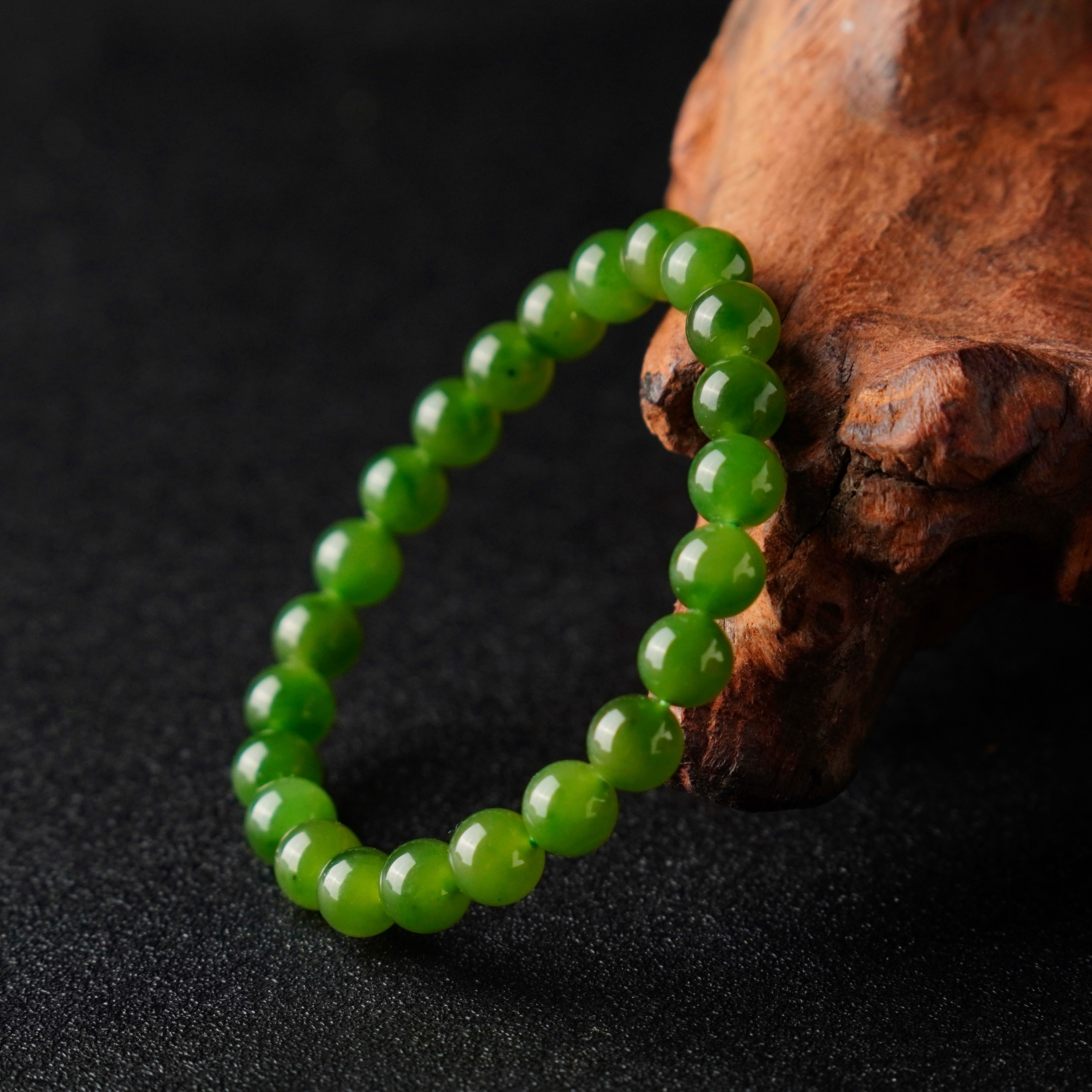 约8mm和田玉碧玉爆米花阳绿圆珠手串