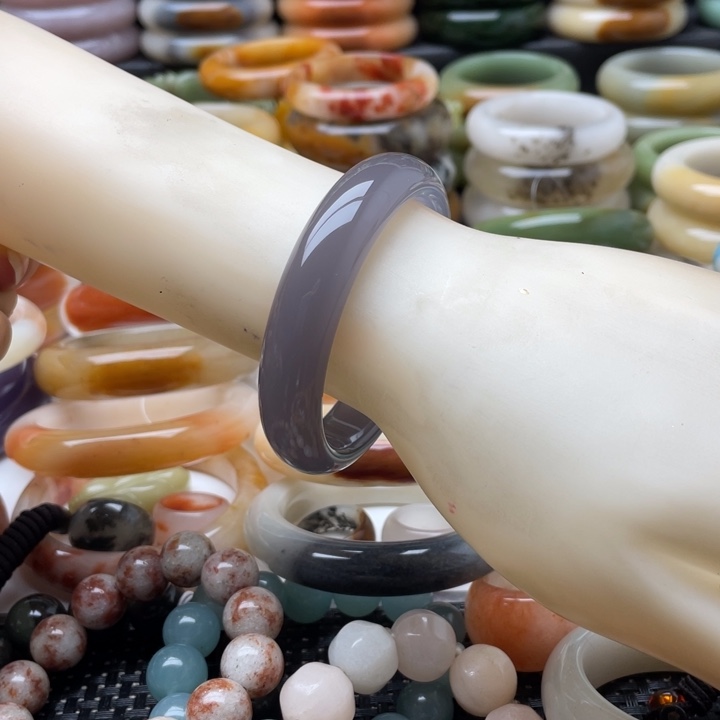 石英质玉手镯未镶嵌