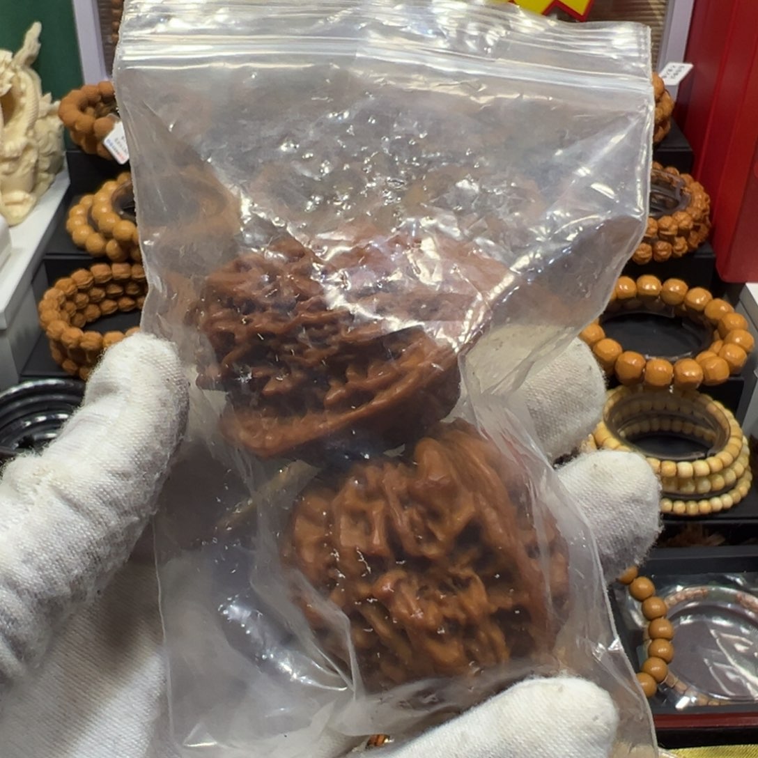 文玩核桃手串黑****?深色核桃