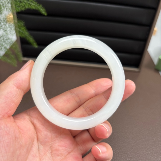 和田玉羊脂一级白手镯