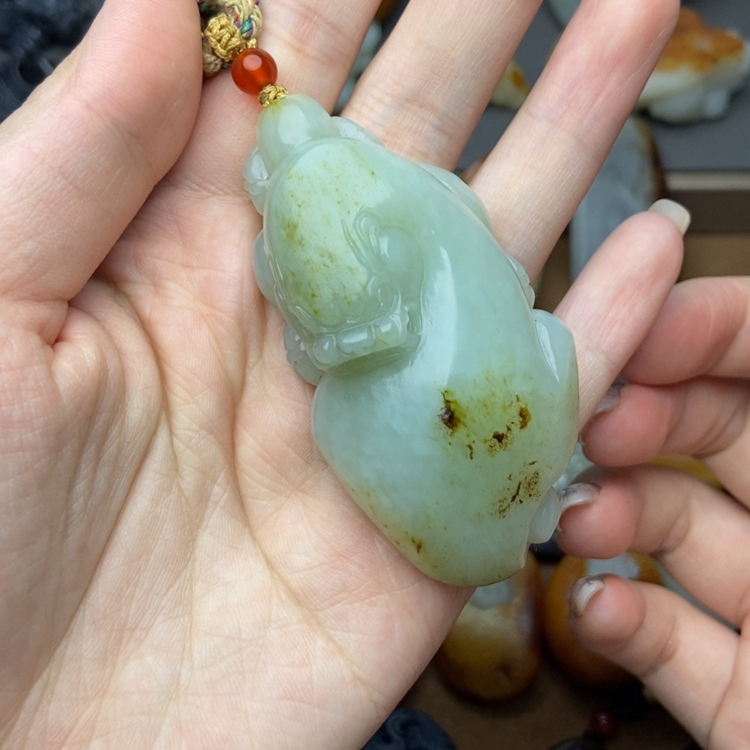 和田玉颈饰未镶嵌楼*
