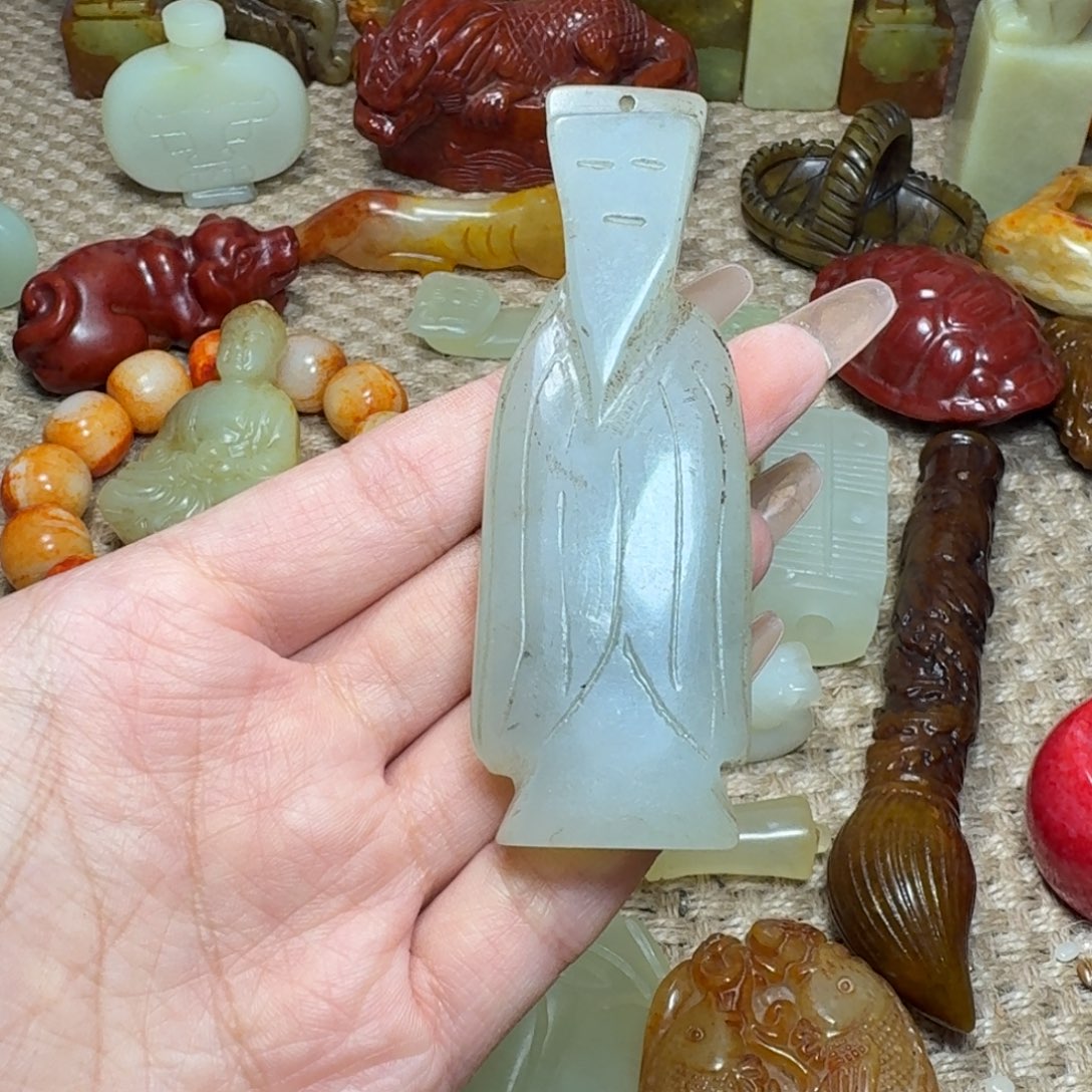 蛇纹石玉未镶嵌颈饰