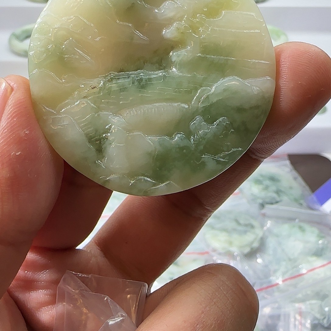 蛇纹石玉未镶嵌颈饰