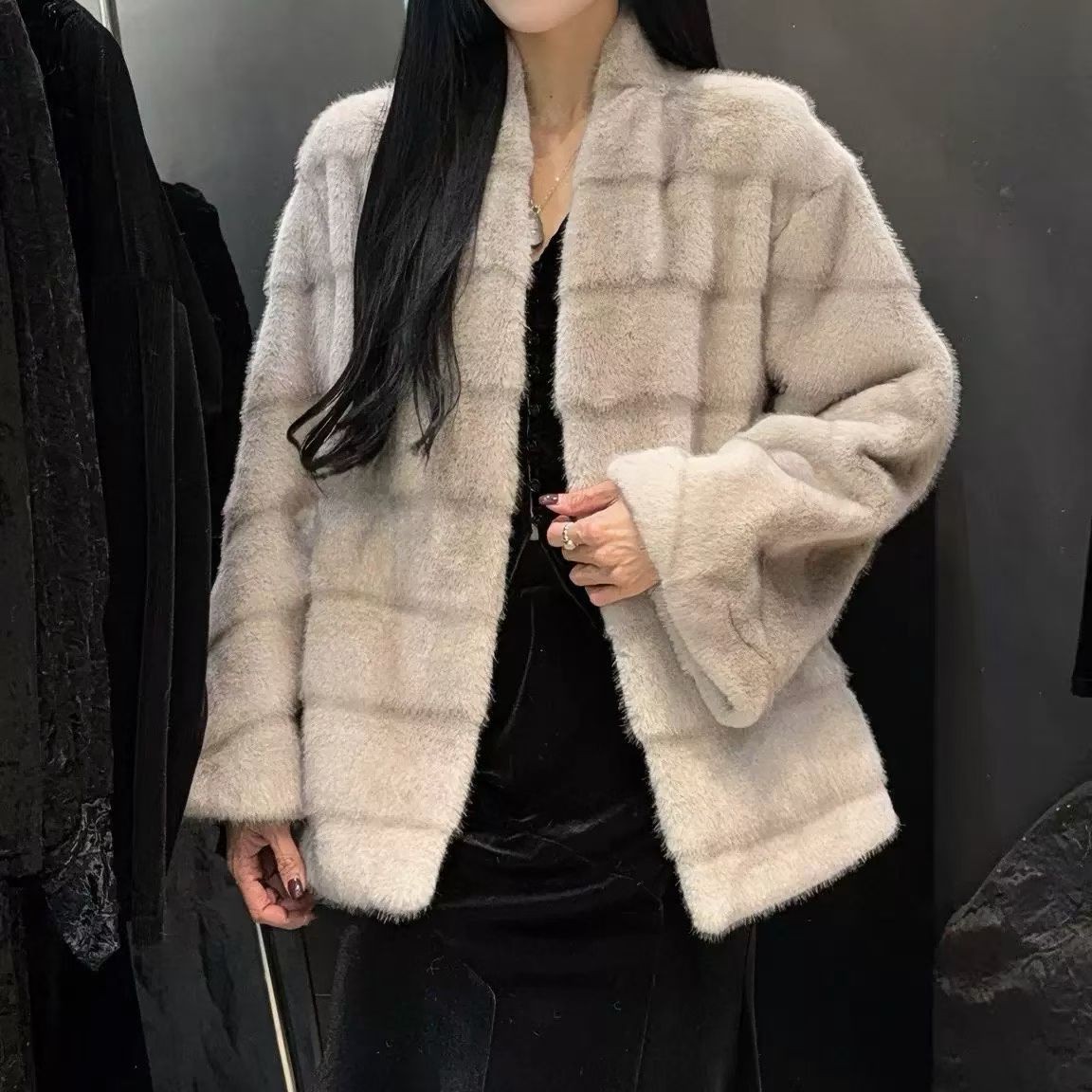 名媛风轻奢冬加绒加厚短外套轻奢小香风潮流宽松显瘦v领网红款