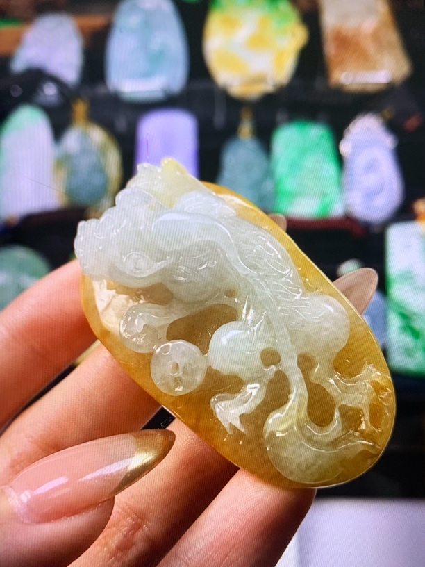 翡翠挂件一物一证毛货抛光