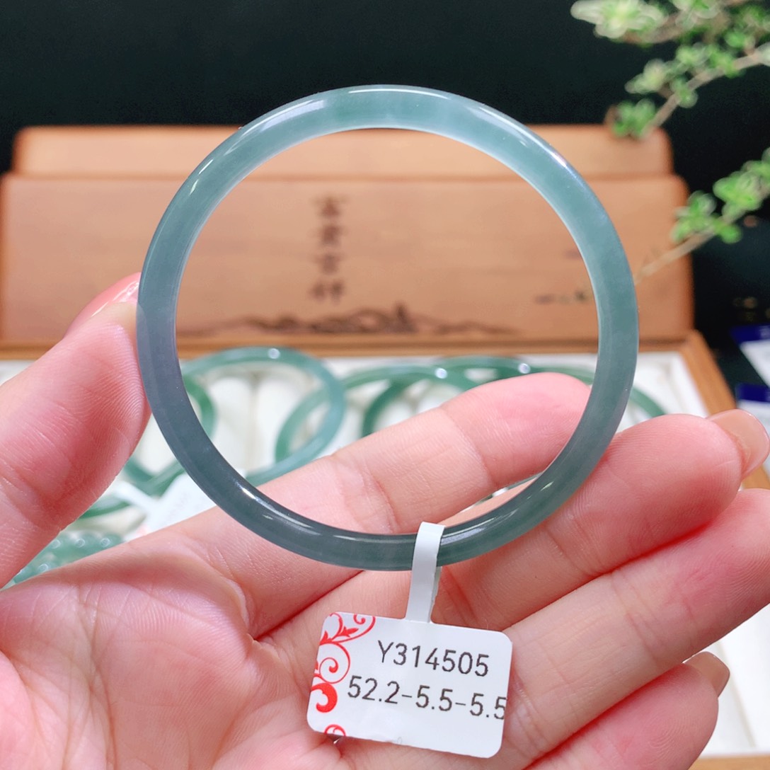 翡翠手镯未镶嵌天然