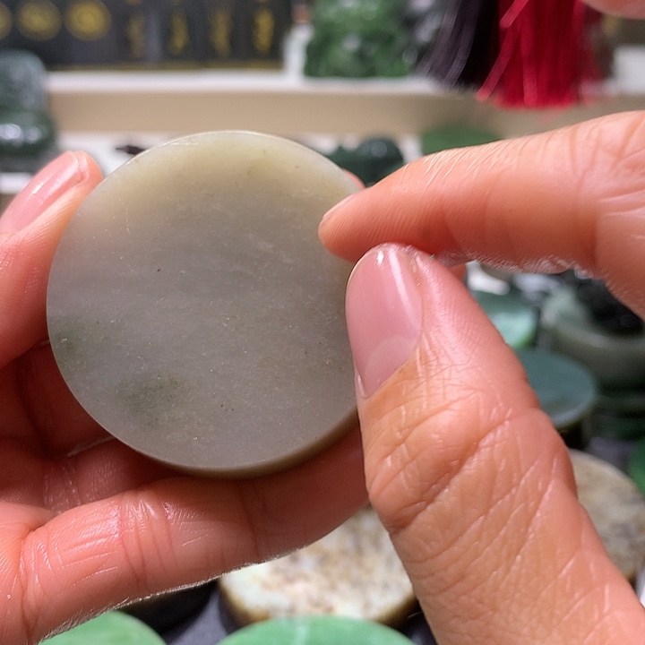 悠***燃和田玉未镶嵌珠宝半成品