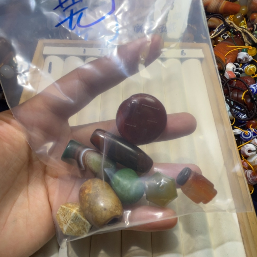 芜***玛瑙/玉髓未镶嵌珠宝半成品