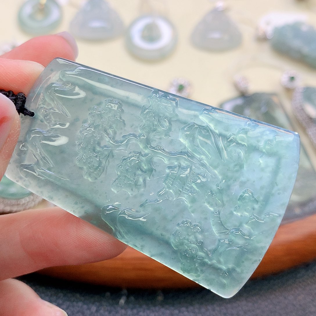 翡翠颈饰未镶嵌翡翠