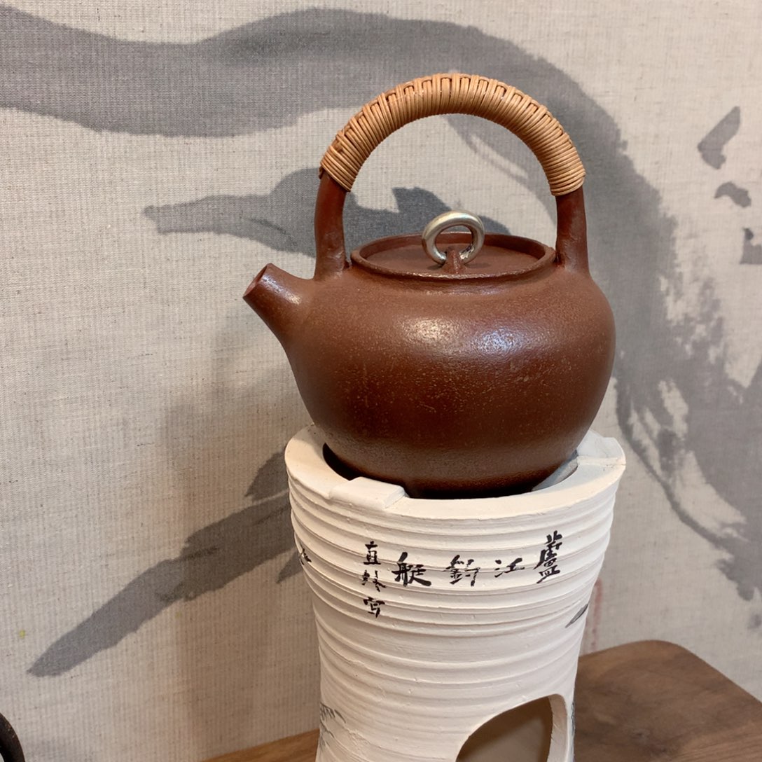 般若堪溪做：一体铸小壶 容量约800